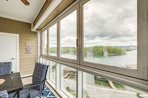 Lakefront Huddleston Condo w/ Community Pool