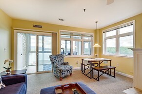 Lakefront Huddleston Condo w/ Community Pool