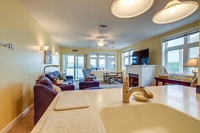 Lakefront Huddleston Condo w/ Community Pool