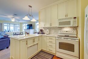 Lakefront Huddleston Condo w/ Community Pool