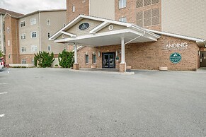 Lakefront Huddleston Condo w/ Community Pool