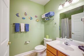 Lakefront Huddleston Condo w/ Community Pool