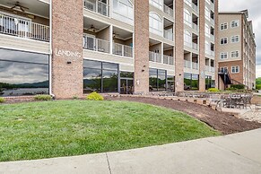 Lakefront Huddleston Condo w/ Community Pool