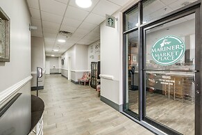 Lakefront Huddleston Condo w/ Community Pool