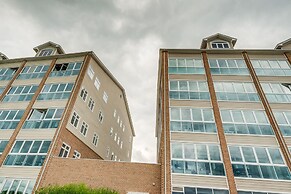 Lakefront Huddleston Condo w/ Community Pool