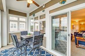 Lakefront Huddleston Condo w/ Community Pool