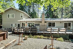 'the Cub House' w/ Hot Tub & Arcade in Arnold!