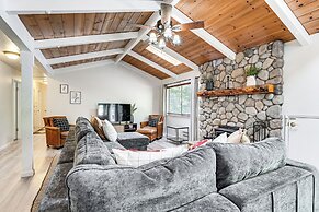 'the Cub House' w/ Hot Tub & Arcade in Arnold!