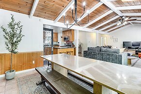 'the Cub House' w/ Hot Tub & Arcade in Arnold!