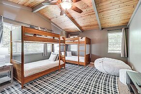 'the Cub House' w/ Hot Tub & Arcade in Arnold!