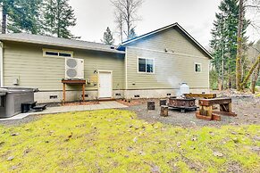 Family-friendly Packwood Retreat w/ Deck!