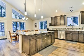 Family-friendly Packwood Retreat w/ Deck!