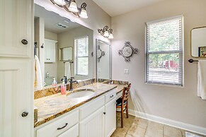 < 5 Mi to Lake Desoto: Grand Hot Springs Home