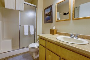Sunriver Vacation Rental w/ Community Hot Tub!