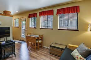 Sunriver Vacation Rental w/ Community Hot Tub!