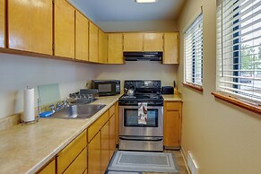 Sunriver Vacation Rental w/ Community Hot Tub!