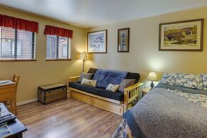 Sunriver Vacation Rental w/ Community Hot Tub!