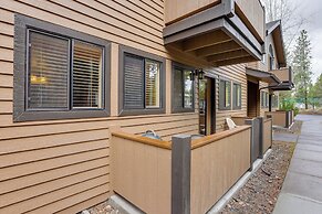 Sunriver Vacation Rental w/ Community Hot Tub!