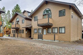 Sunriver Vacation Rental w/ Community Hot Tub!