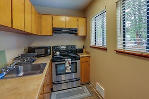 Sunriver Vacation Rental w/ Community Hot Tub!