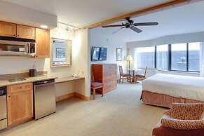 Ski-in/ski-out Crested Butte Studio w/ Pool Access