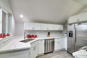 Modern Edgewood Home Near Tacoma w/ Deck!