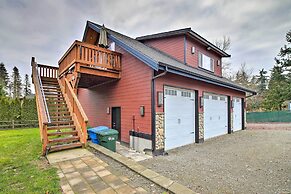 Modern Edgewood Home Near Tacoma w/ Deck!
