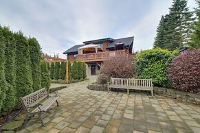 Modern Edgewood Home Near Tacoma w/ Deck!