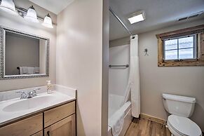 Settlers Mountain Retreat: On-site Hikes & Views!