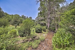 Settlers Mountain Retreat: On-site Hikes & Views!