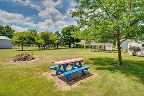 Peaceful Harvard Vacation Rental: 3 Mi to Town!