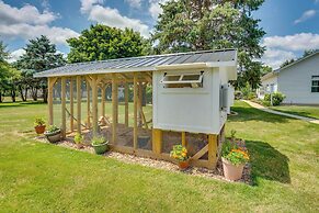 Peaceful Harvard Vacation Rental: 3 Mi to Town!