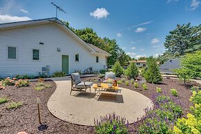 Peaceful Harvard Vacation Rental: 3 Mi to Town!