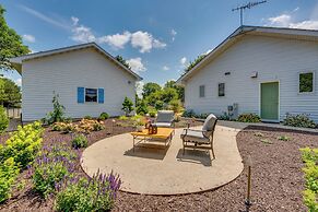 Peaceful Harvard Vacation Rental: 3 Mi to Town!
