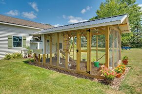 Peaceful Harvard Vacation Rental: 3 Mi to Town!