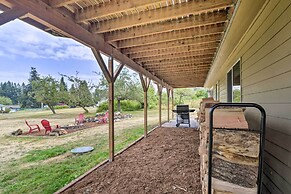 Cozy Port Orchard Home w/ Grill & Fire Pit!