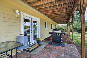Cozy Port Orchard Home w/ Grill & Fire Pit!