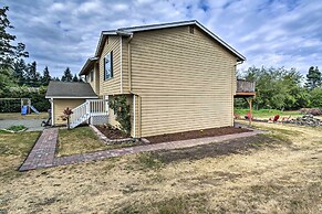 Cozy Port Orchard Home w/ Grill & Fire Pit!
