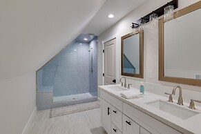 Cozy Cottage w/ Private Yard: Pet Friendly!