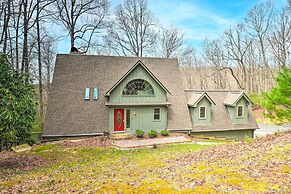 Amazing A-frame w/ Private Hiking + Amenities