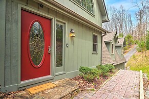 Amazing A-frame w/ Private Hiking + Amenities