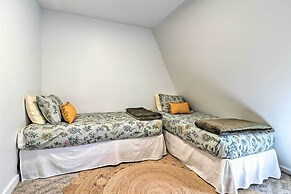 Amazing A-frame w/ Private Hiking + Amenities