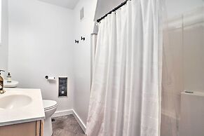 Amazing A-frame w/ Private Hiking + Amenities