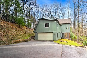 Amazing A-frame w/ Private Hiking + Amenities