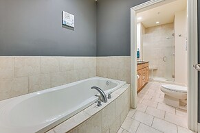Heart of Dtwn Omaha: Historical Apt w/ Perks