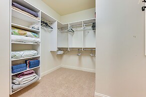 Heart of Dtwn Omaha: Historical Apt w/ Perks