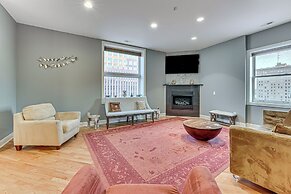 Heart of Dtwn Omaha: Historical Apt w/ Perks
