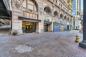 Heart of Dtwn Omaha: Historical Apt w/ Perks