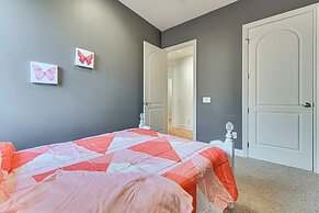 Heart of Dtwn Omaha: Historical Apt w/ Perks