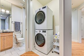 Heart of Dtwn Omaha: Historical Apt w/ Perks